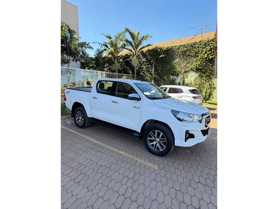 TOYOTA HILUX 2.8 SRV 4X4 CD 16V DIESEL 4P AUTOMÁTICO TOYOTA HILUX 2.8 SRV 4X4 CD 16V DIESEL 4P AUTOMÁTICO